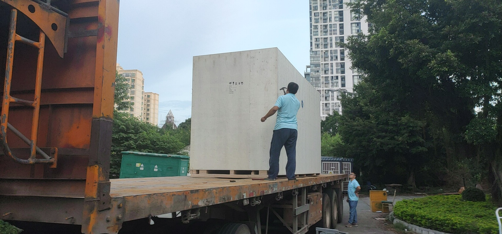 廣州某公司大型變壓器運輸到香港案例--東勝物流 廣州某公司大型變壓器運輸到香港案例--東勝物流