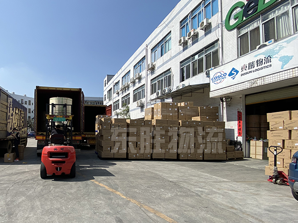 口罩，防護(hù)面罩等防護(hù)物資出口-東勝物流倉(cāng)庫(kù)裝貨現(xiàn)場(chǎng)圖