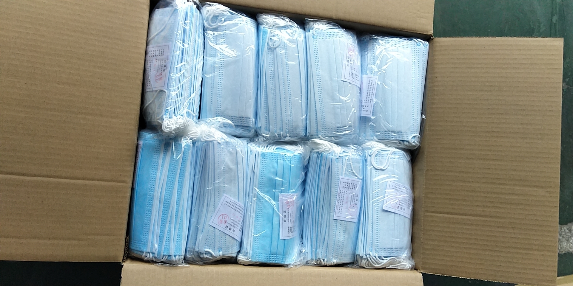 防疫物資出口，防護口罩出口人工檢驗放行現場圖；東勝物流