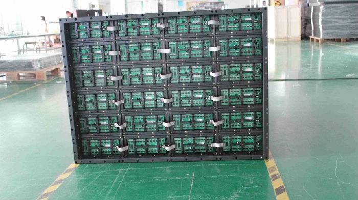 大型LED，光電項(xiàng)目顯示屏出口到香港運(yùn)輸案例；led電子屏運(yùn)輸?shù)较愀郜F(xiàn)場(chǎng)圖