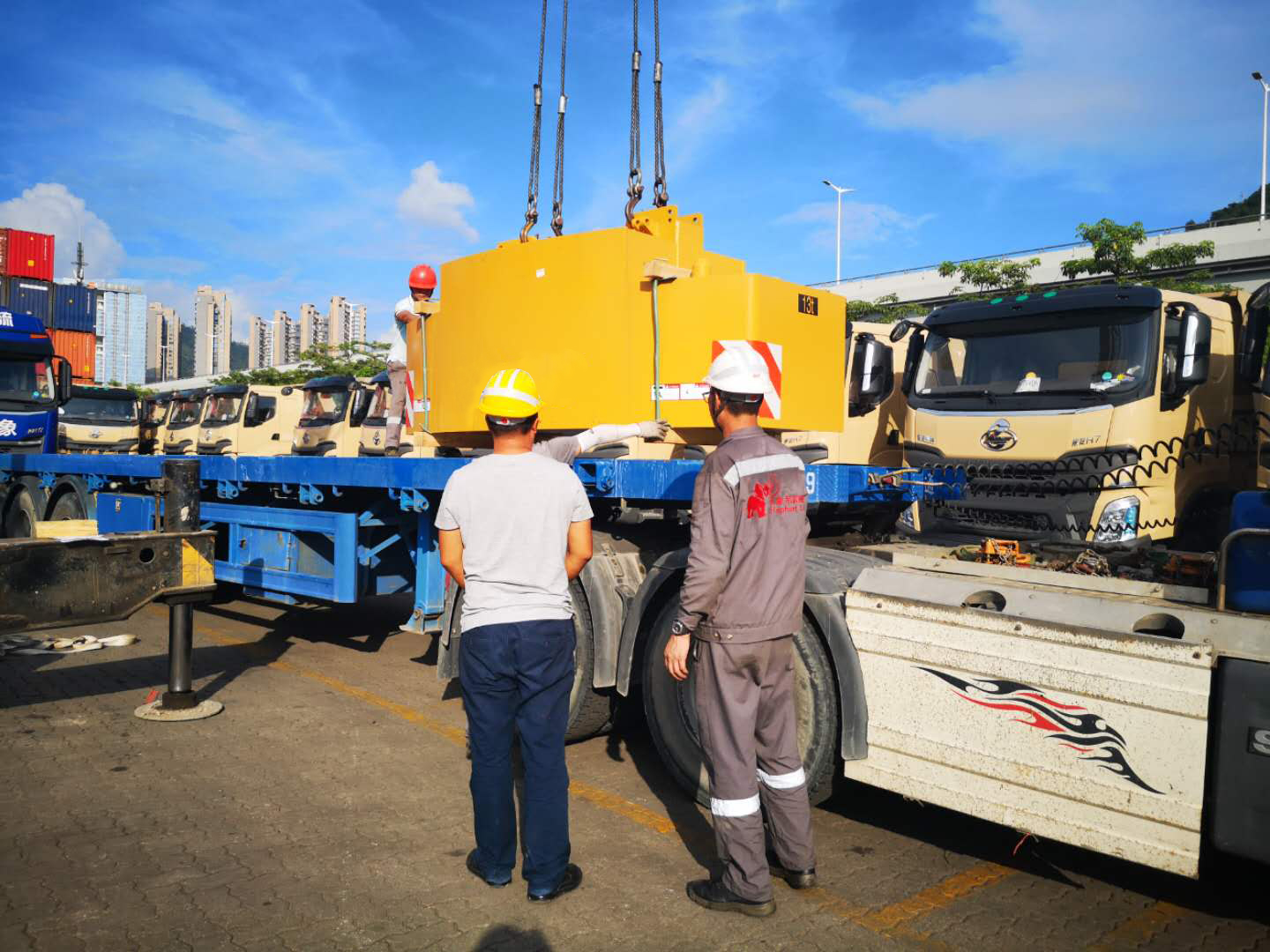 廣州發貨到香港運輸價格，廣州到香港貨運專線公司，深圳中港平板車運輸案例圖