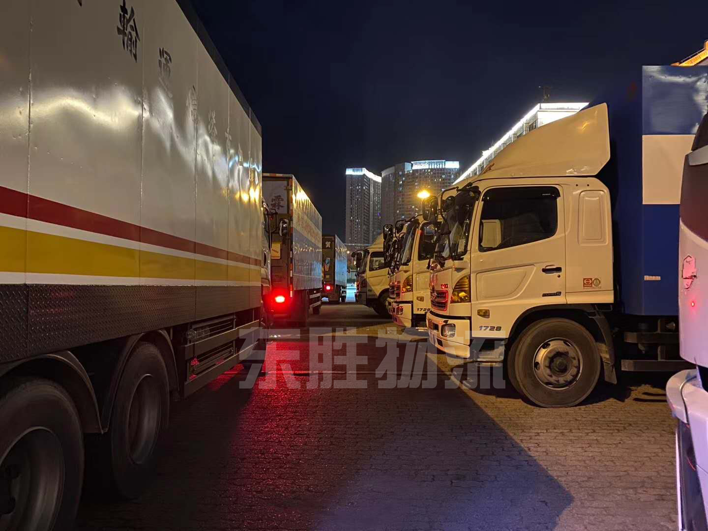 清遠(yuǎn)發(fā)貨到香港,清遠(yuǎn)到香港貨運(yùn)公司,深圳東勝物流中港車隊(duì)運(yùn)輸圖 清遠(yuǎn)發(fā)貨到香港,清遠(yuǎn)到香港貨運(yùn)公司,深圳東勝物流中港車隊(duì)運(yùn)輸圖